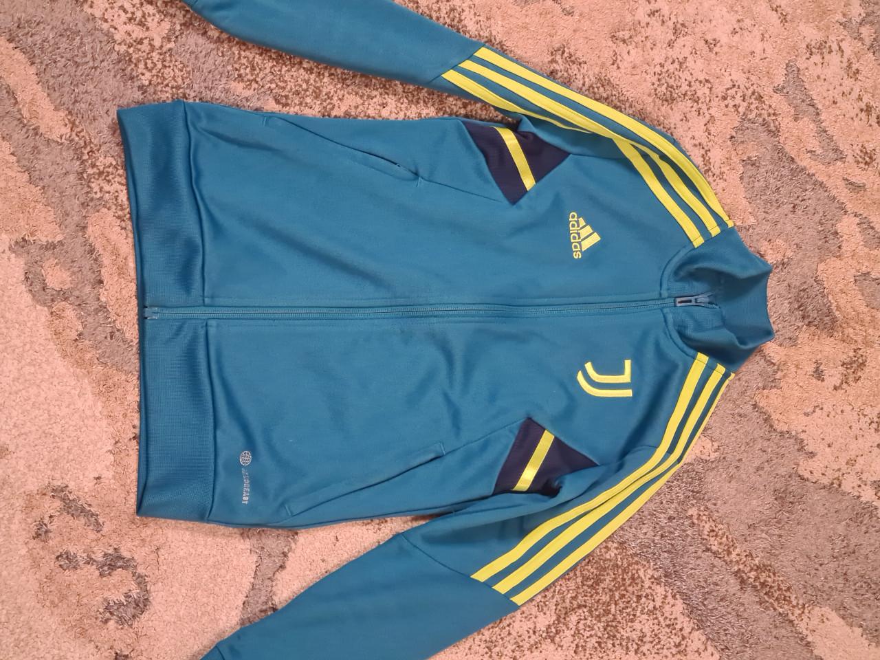 Adidas jacket maat 140