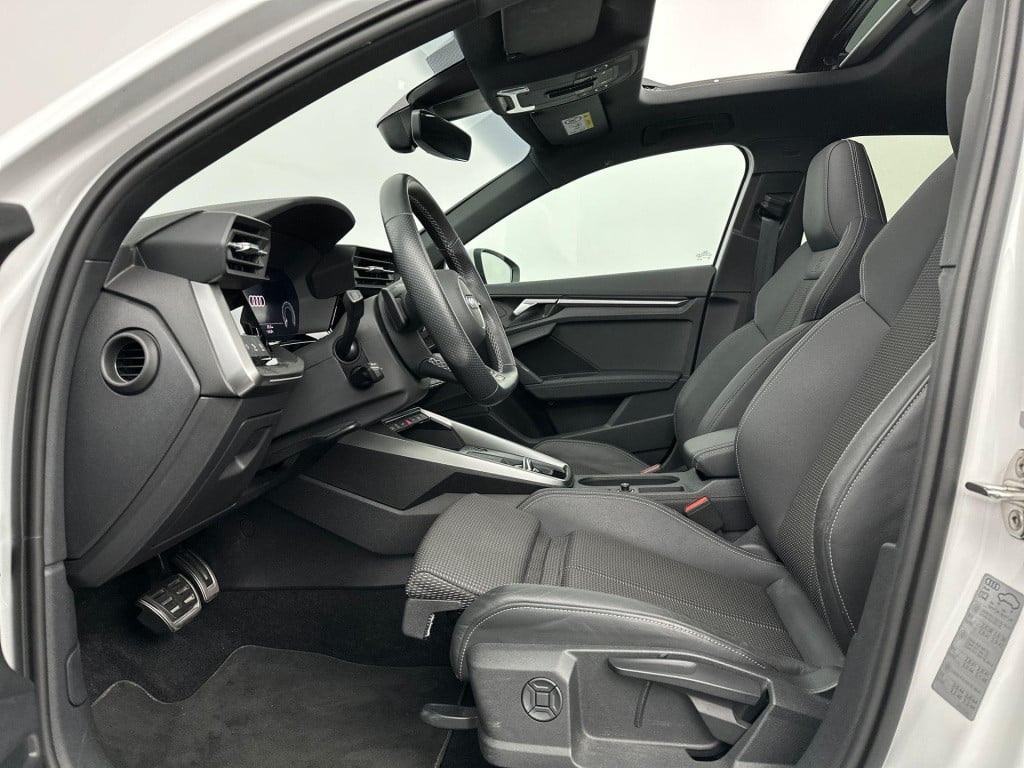 Audi A3 sportback 40 tfsi e s-line pano sfeer acc camera