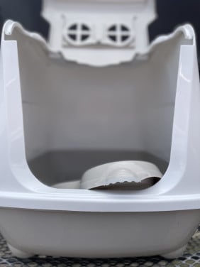 Nagenoeg NIEUWE MODERNA Taupe Kattenbak en Voerbak IZGS!!