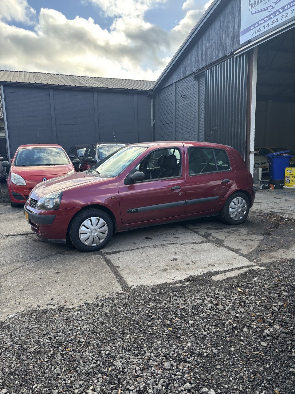 Renault Clio voljaar apk!