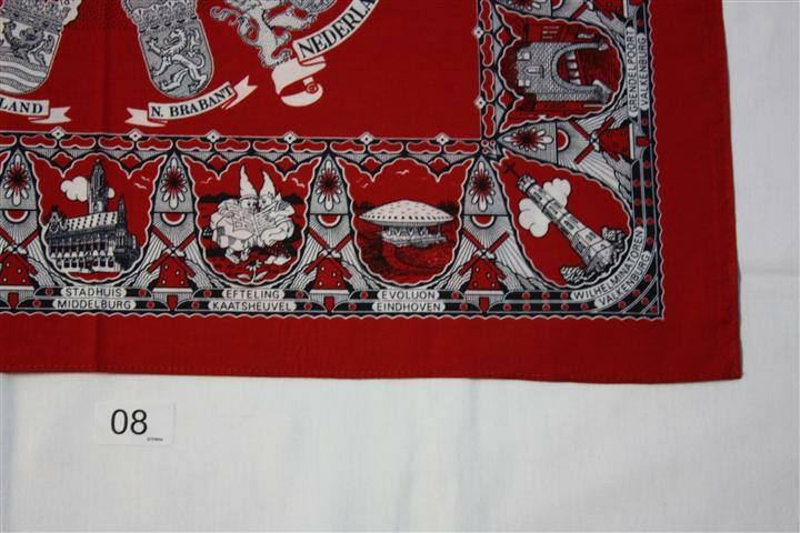 Zakdoek, bandana, mouchoir, foulard €.5,00 p.st. Nr.01 met bloemmotief,