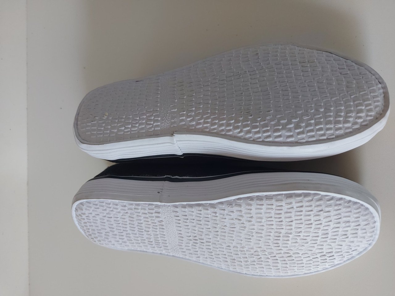 Zo goed als nieuwe gymschoenen maat 30 zwart €2,-
