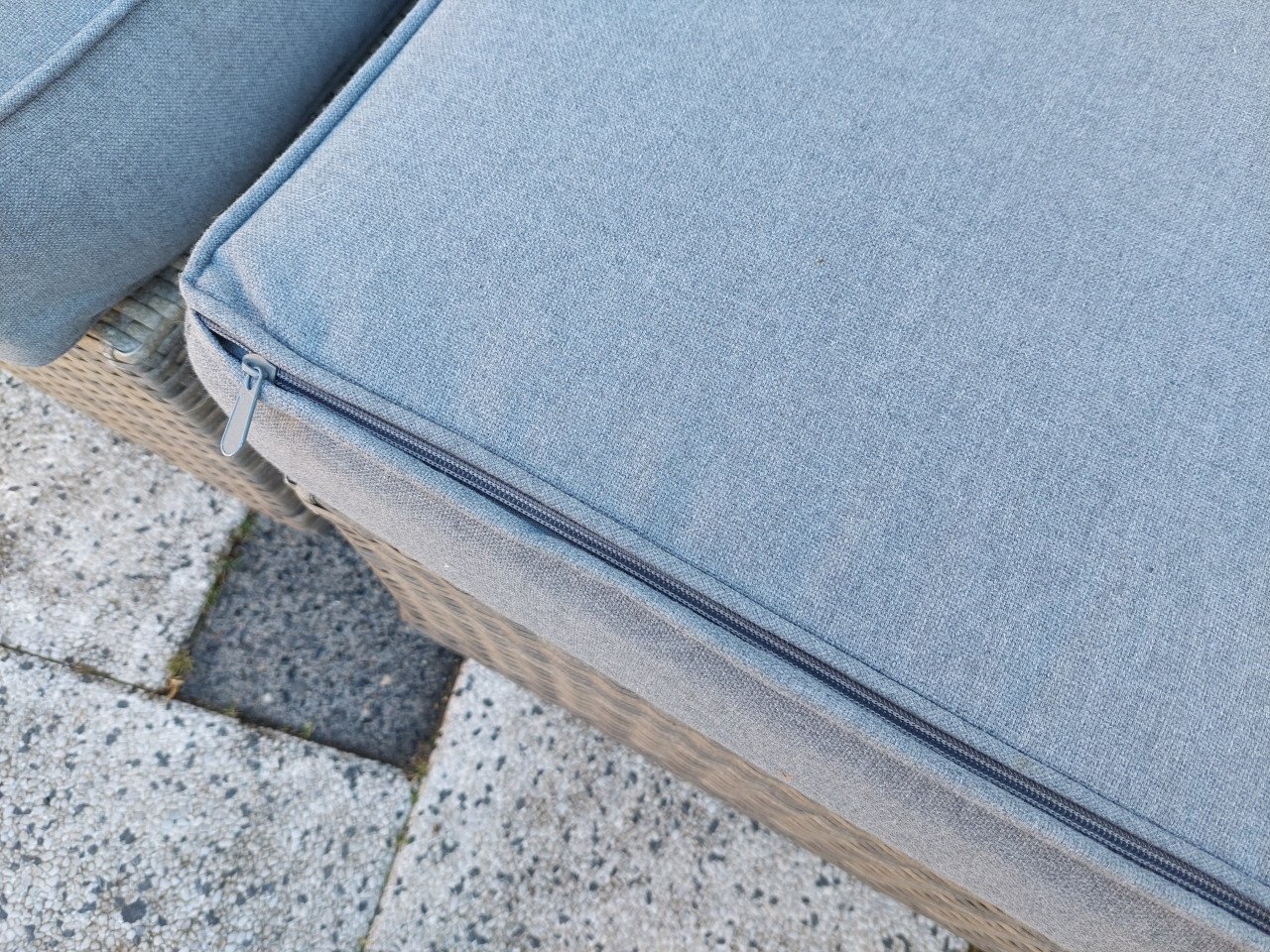 2 nieuwe lounge hockers 75x75 met kussens