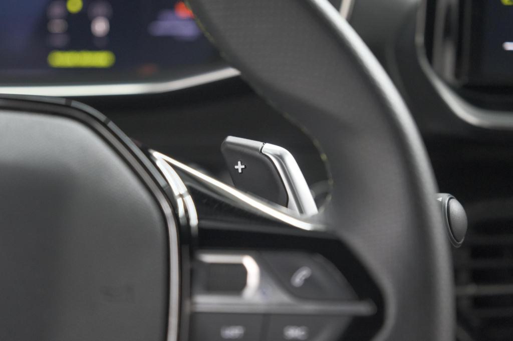 Peugeot 2008 1.2 hybrid 145 gt | camera | apple carplay | parkeersensoren