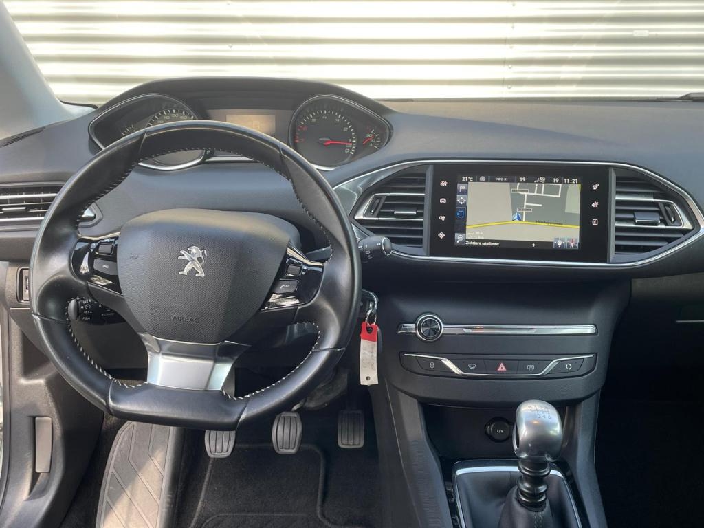 Peugeot 308 1.2 puretech blue lease premium