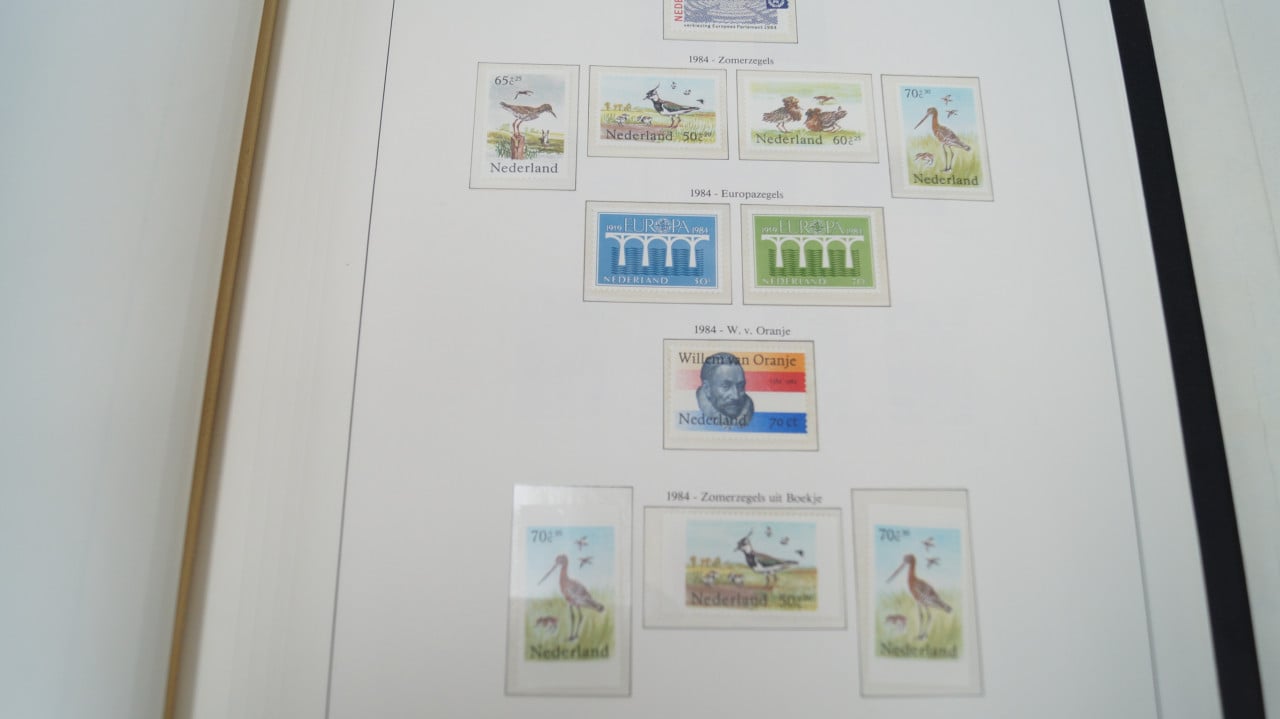 Postzegelalbum, eerstedagenveloppen en speciale catalogus 2005.
