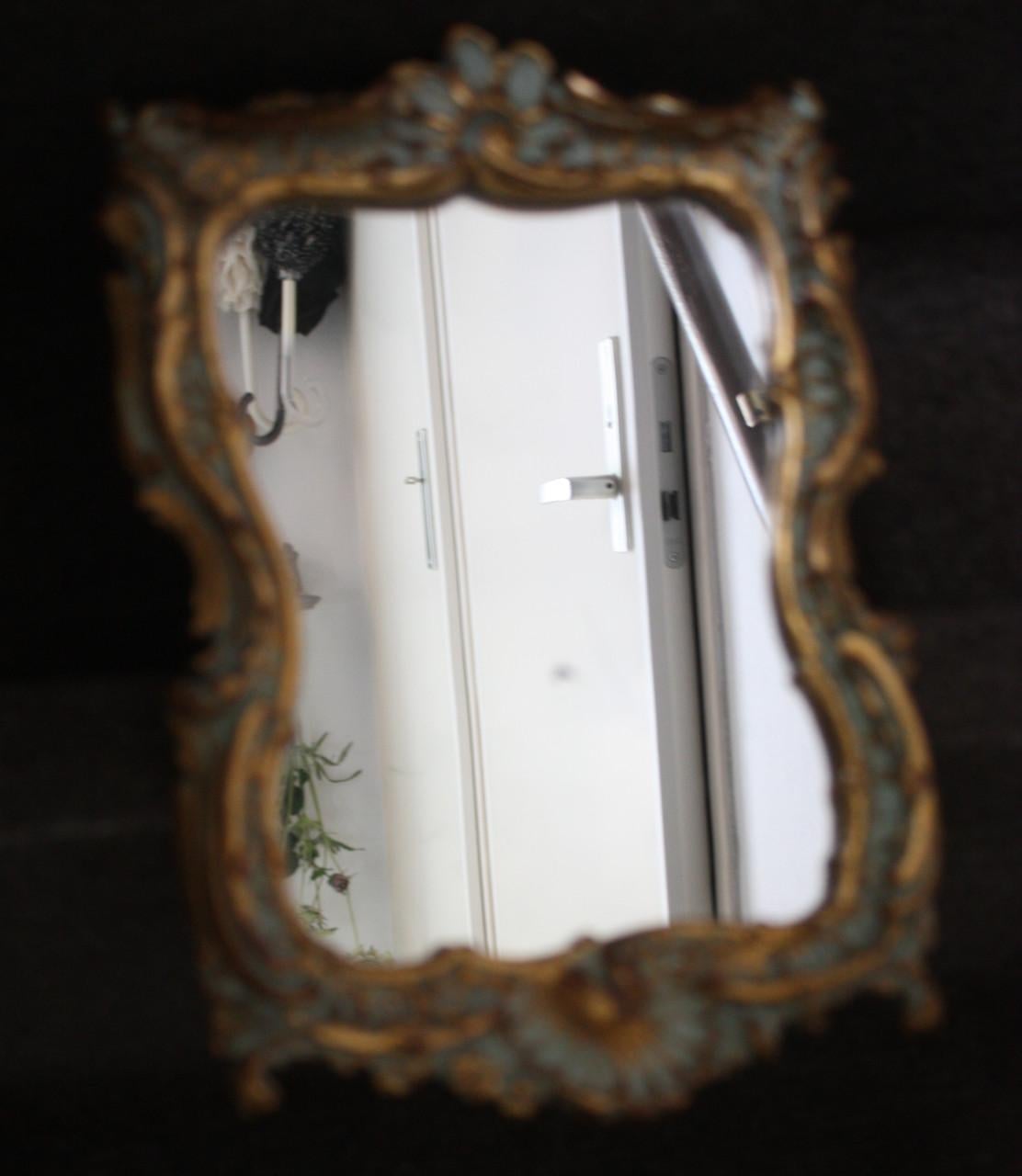 Goudkleurige spiegel barok lijst