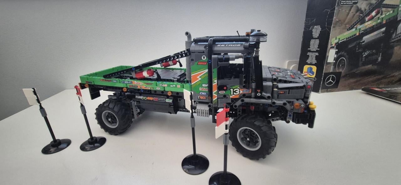 Lego technic 42129 Mercedes zetros trail truck