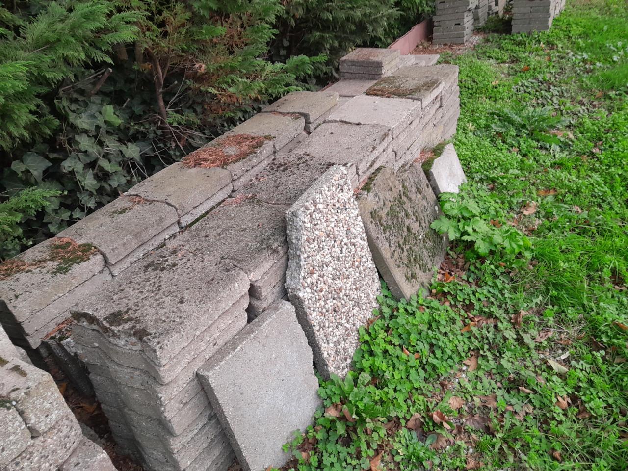 Div partijen betonklnkers, overige straat klinkers, trotoirtegels enz