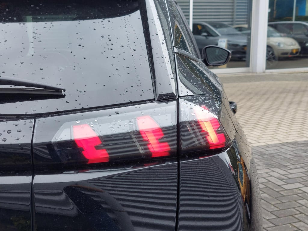 Peugeot 2008 suv 130 eat8 allure automaat nav/cam/clima