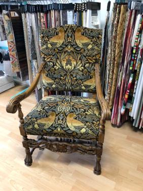 Nieuw gestoffeerde klassieke fauteuil