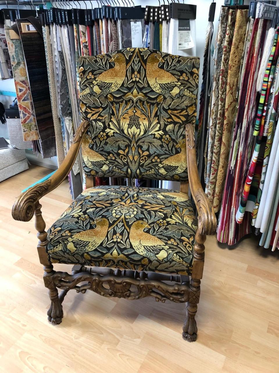 Nieuw gestoffeerde klassieke fauteuil