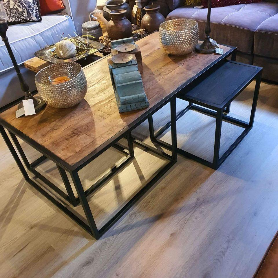 NACHTKASTJES MAAR OOK DEZE MOOIE 3 DELIGE SALONTAFELSET VOOR MAAR €239,-
