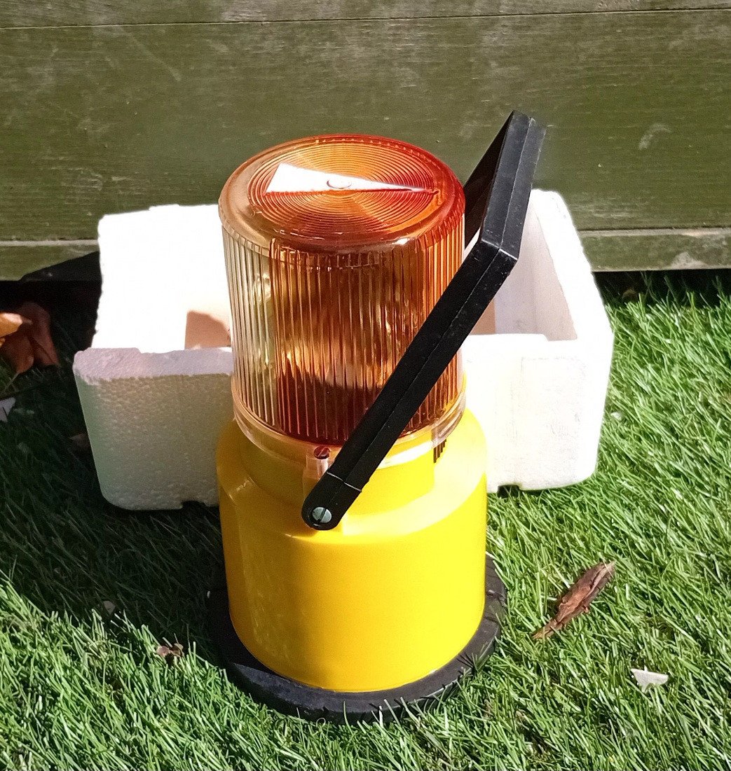 Lichtbalk met sirenes , zwaailampen en geluid.