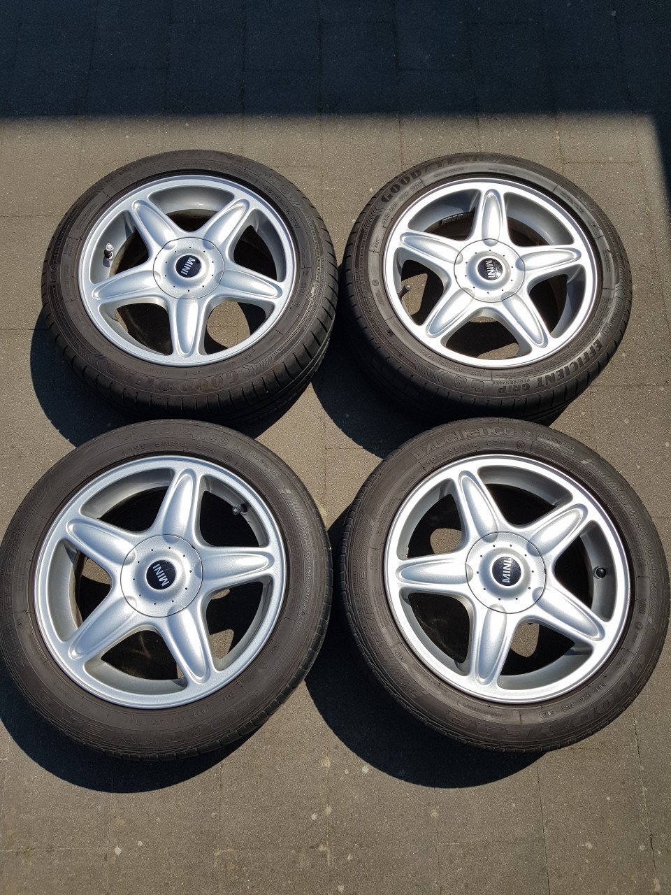 Originele 16 inch Mini velgen met Good Year banden
