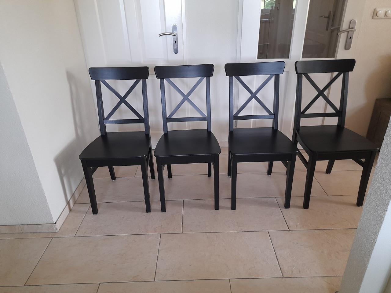 4 nette stoelen (z.g.a.n.) eventueel met kussens!