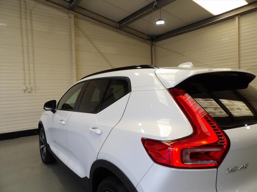 Volvo XC40 b3 163pk mild hybrid aut plus dark