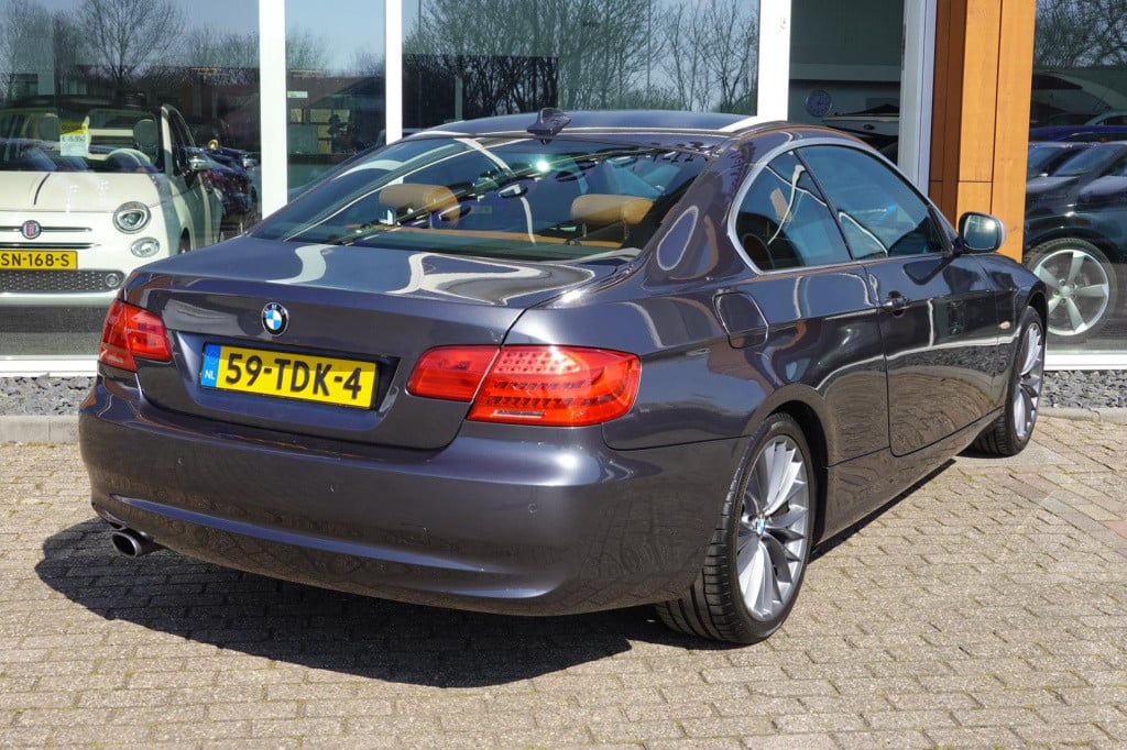 BMW 3-serie coupé 320i corporate lease business line sport