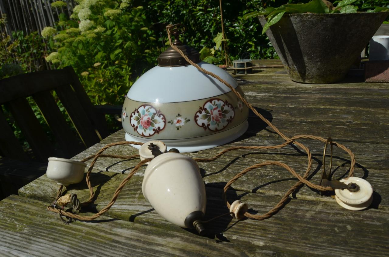 Antieke glazen hanglamp jaren '20-ish.