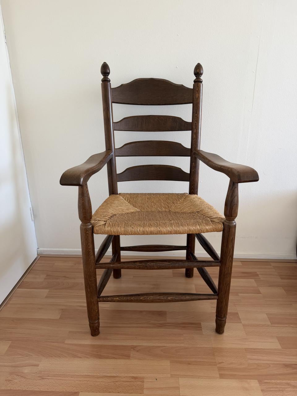 Fauteuil eikenhout met rieten zitting
