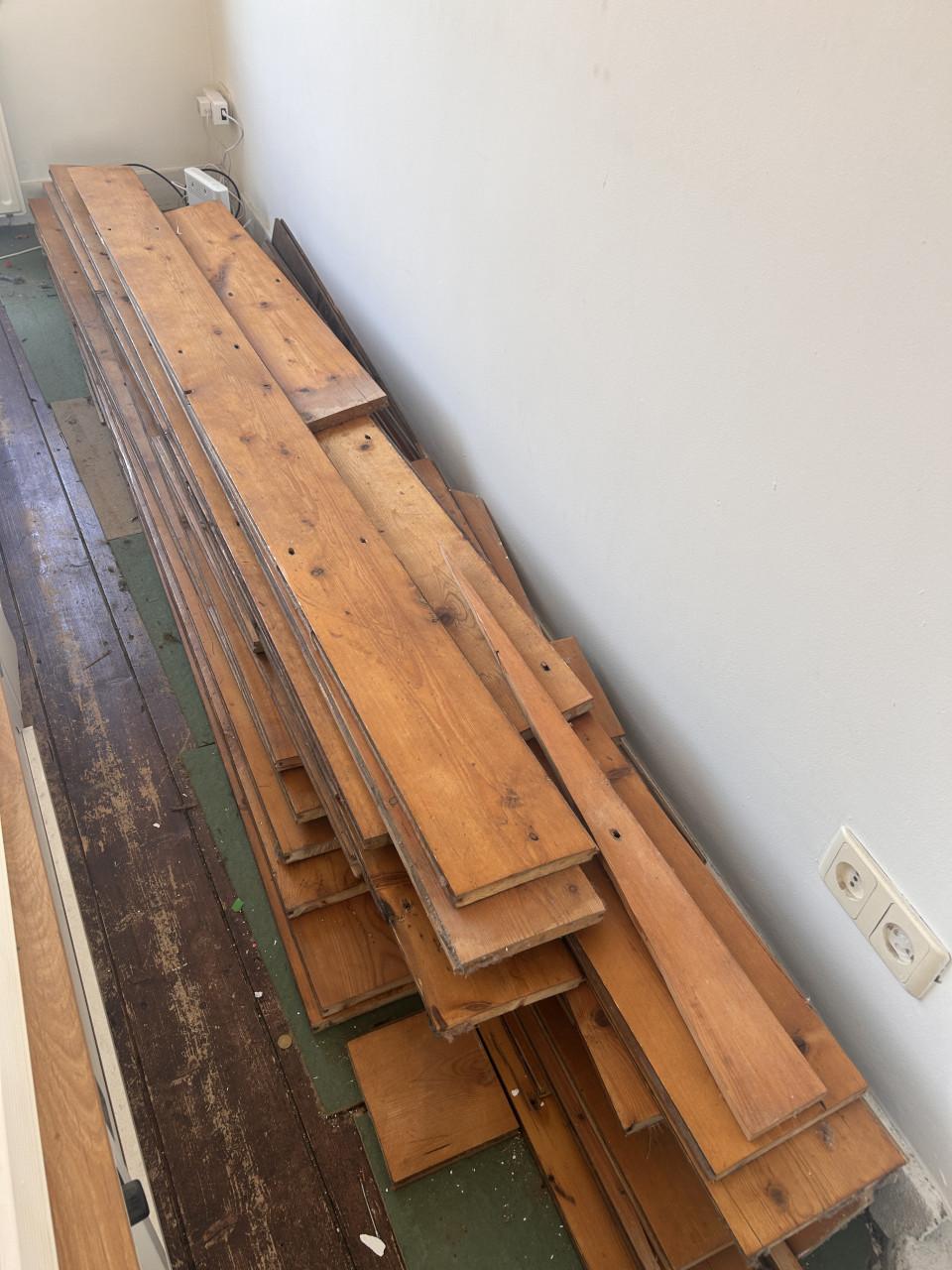 Oude houten vloer / oude grenen plankenvloer – ca. 40m²