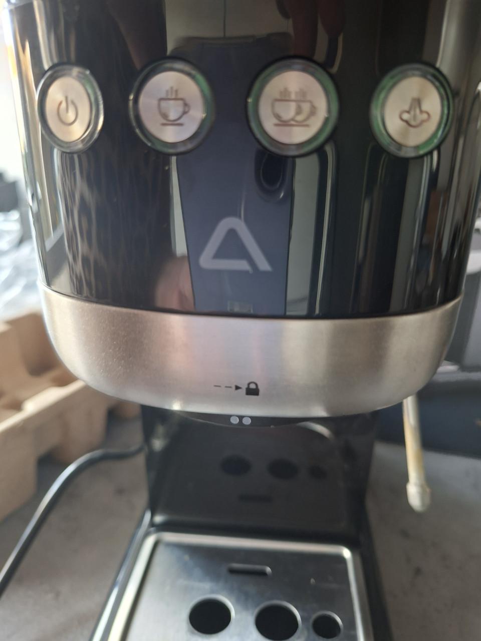 Espresso machine 4 x gebruikt geheel compleet met doos.
