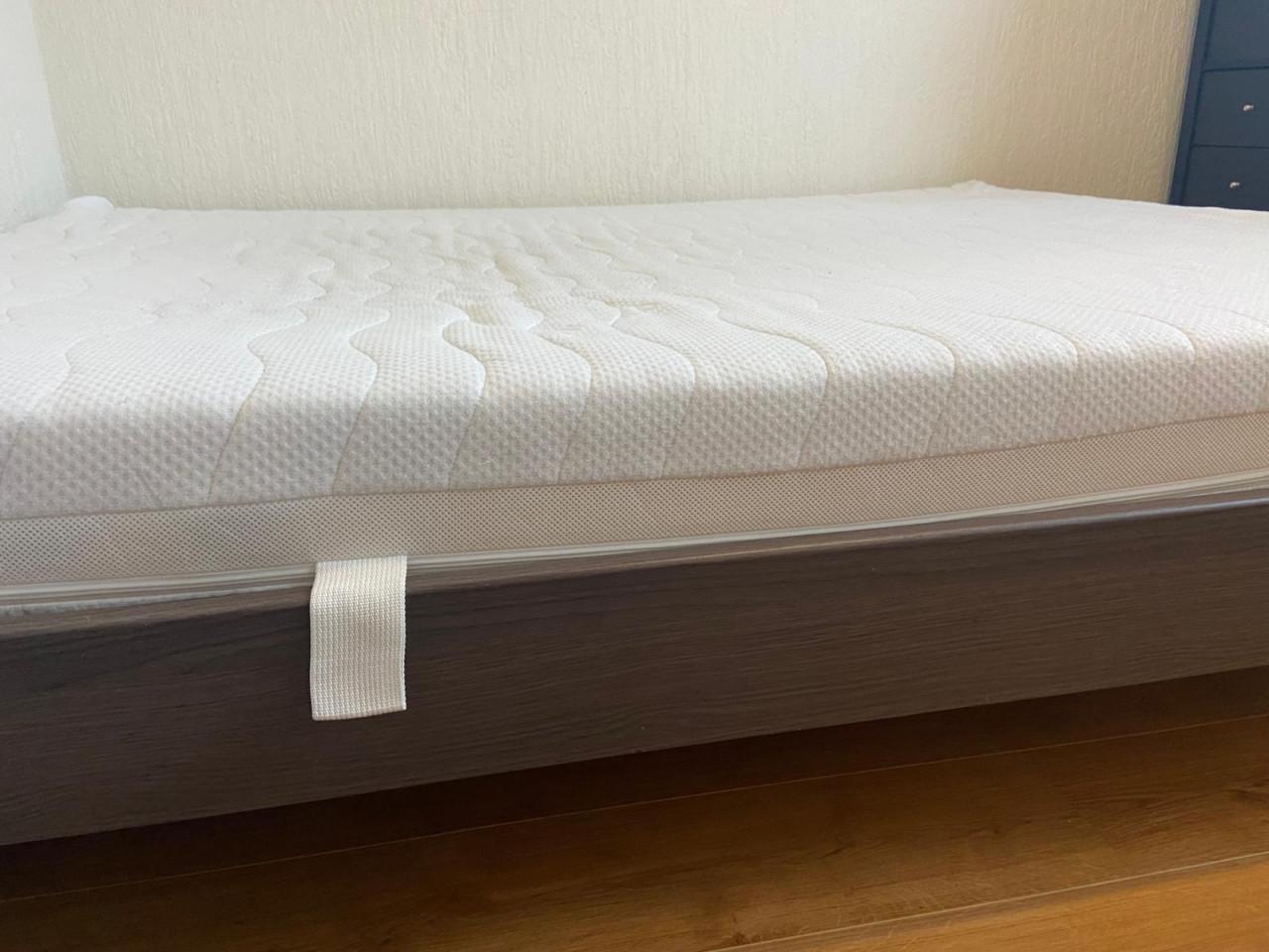 2 persoons bed met matras 160x200