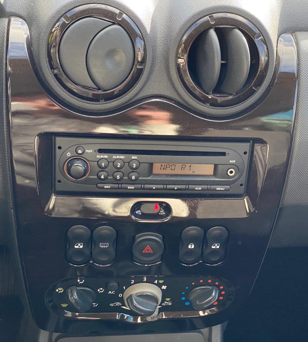 Dacia Duster 1.6 16v 4x2 lauréate | vol jaar apk | airco | trekhaak | 3 maa