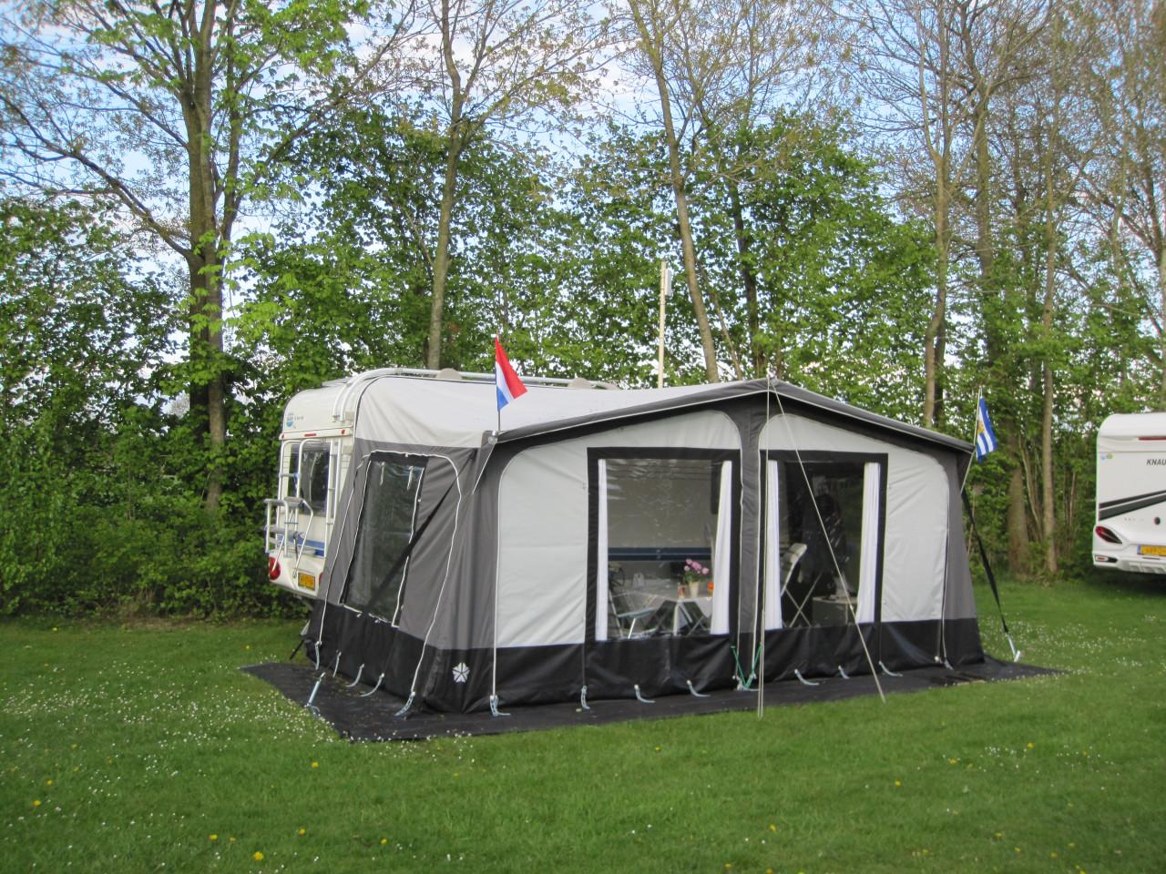 Caravan Hobby met mover en fietsendrger, zgan. voortent en luifel