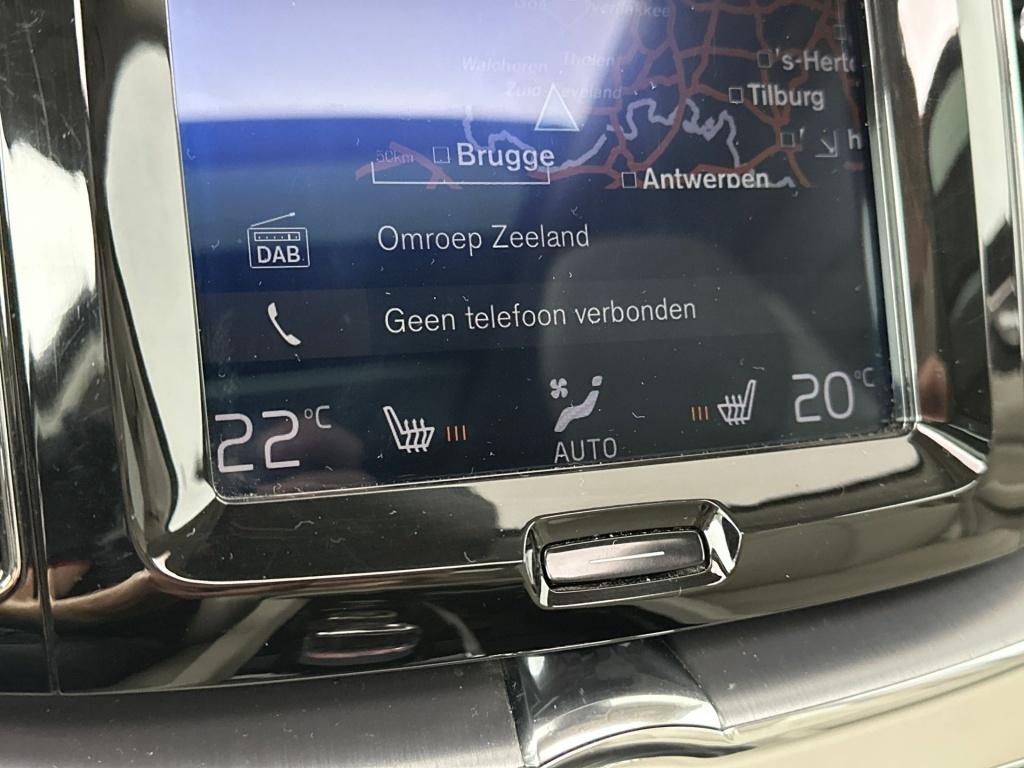 Volvo XC60 t8 390pk recharge momentum|