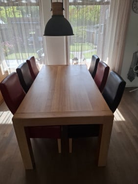 Eettafel met 6 stoelen