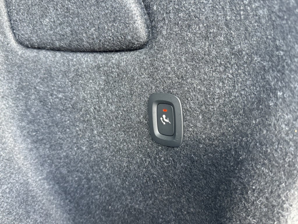 Volvo XC40 b4 197pk plus dark |adap.cruise| trekhaak | camera| elektrische