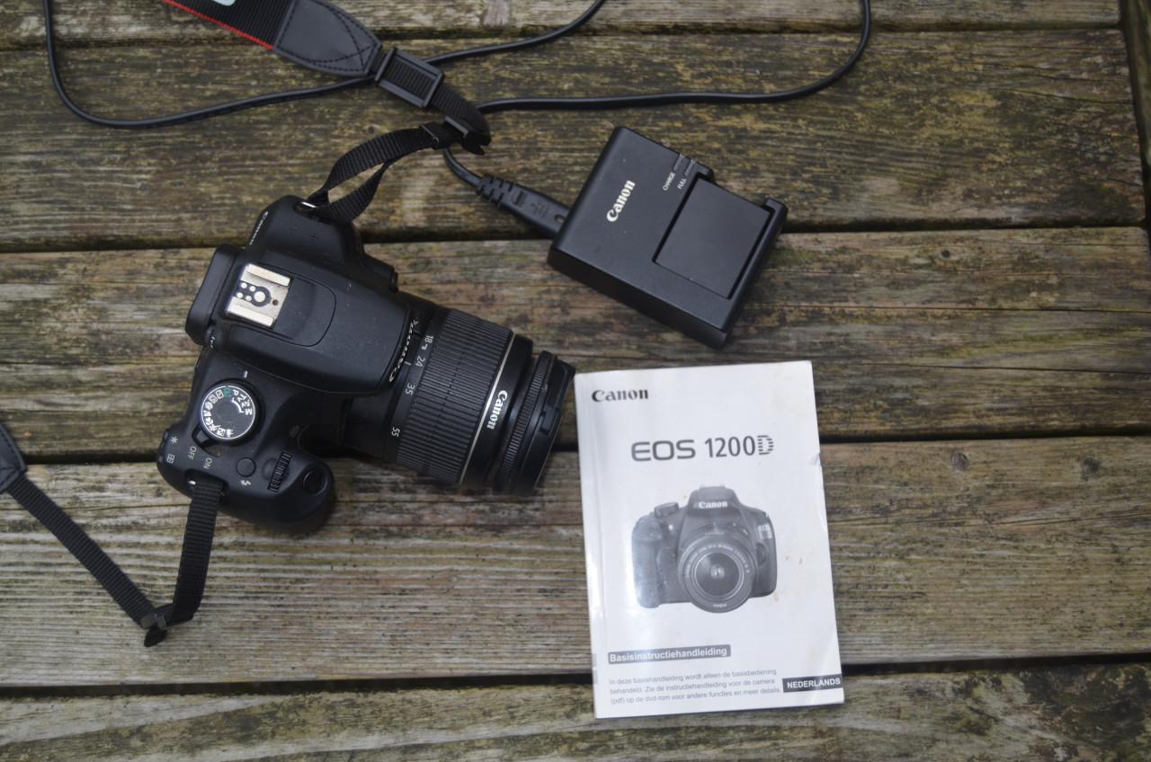 Canon EOS 1200D +2 Accu's