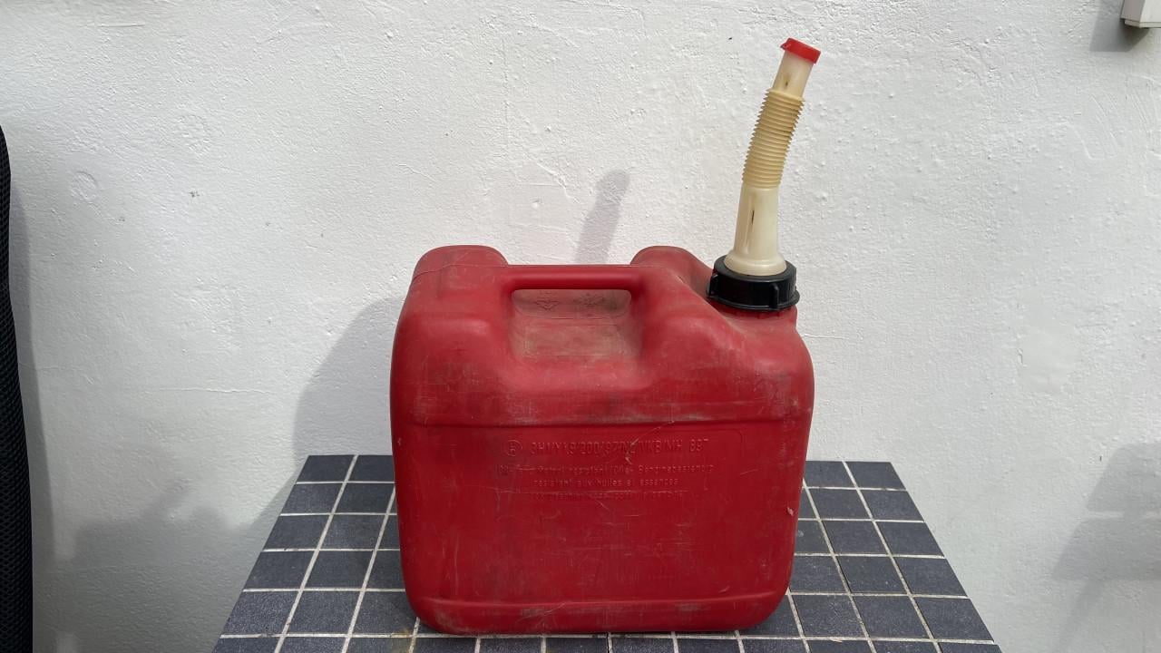 Stevige kunststof brandstof jerrycans met anti-overlooptrechter