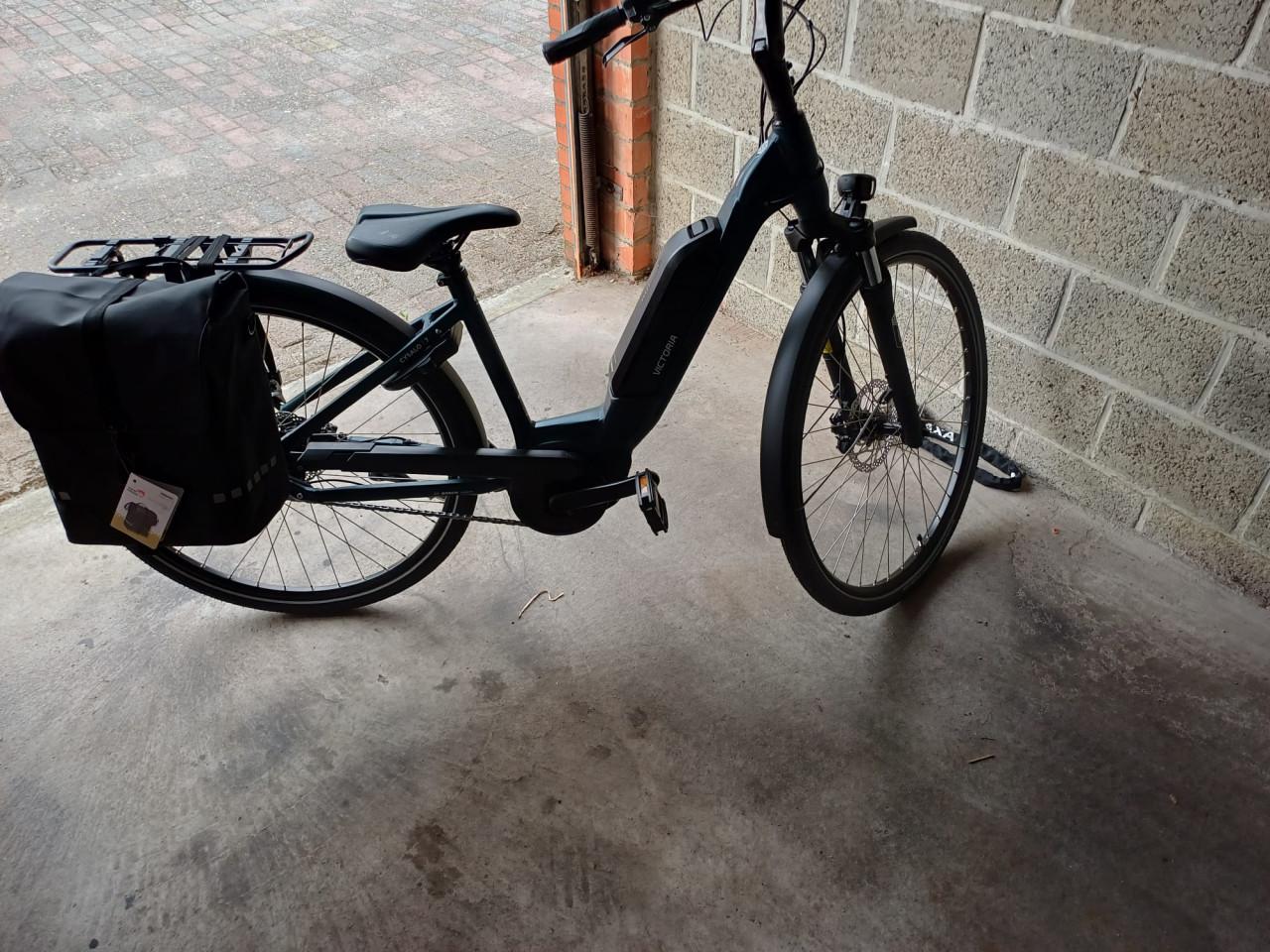 2 Eletrische damesfietsen Victoria Cysalo 7 Maat D52 cm en D44 cm