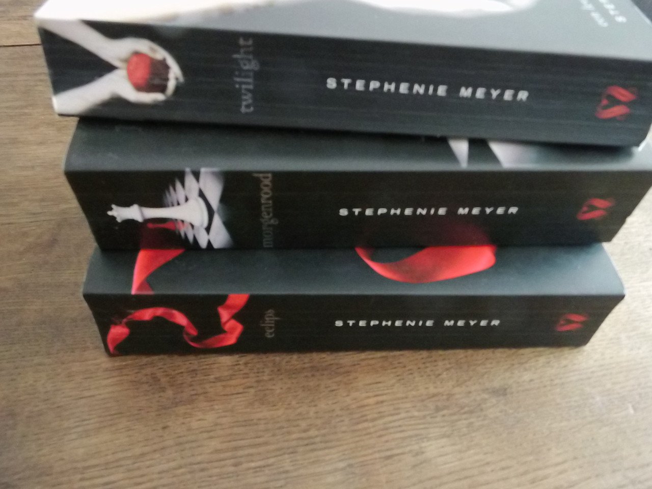 3 Boeken van Stephenie Meyer.