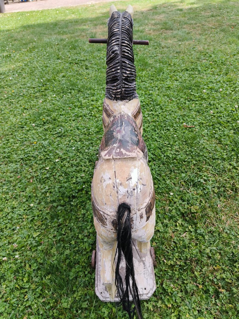 Houten antiek paard