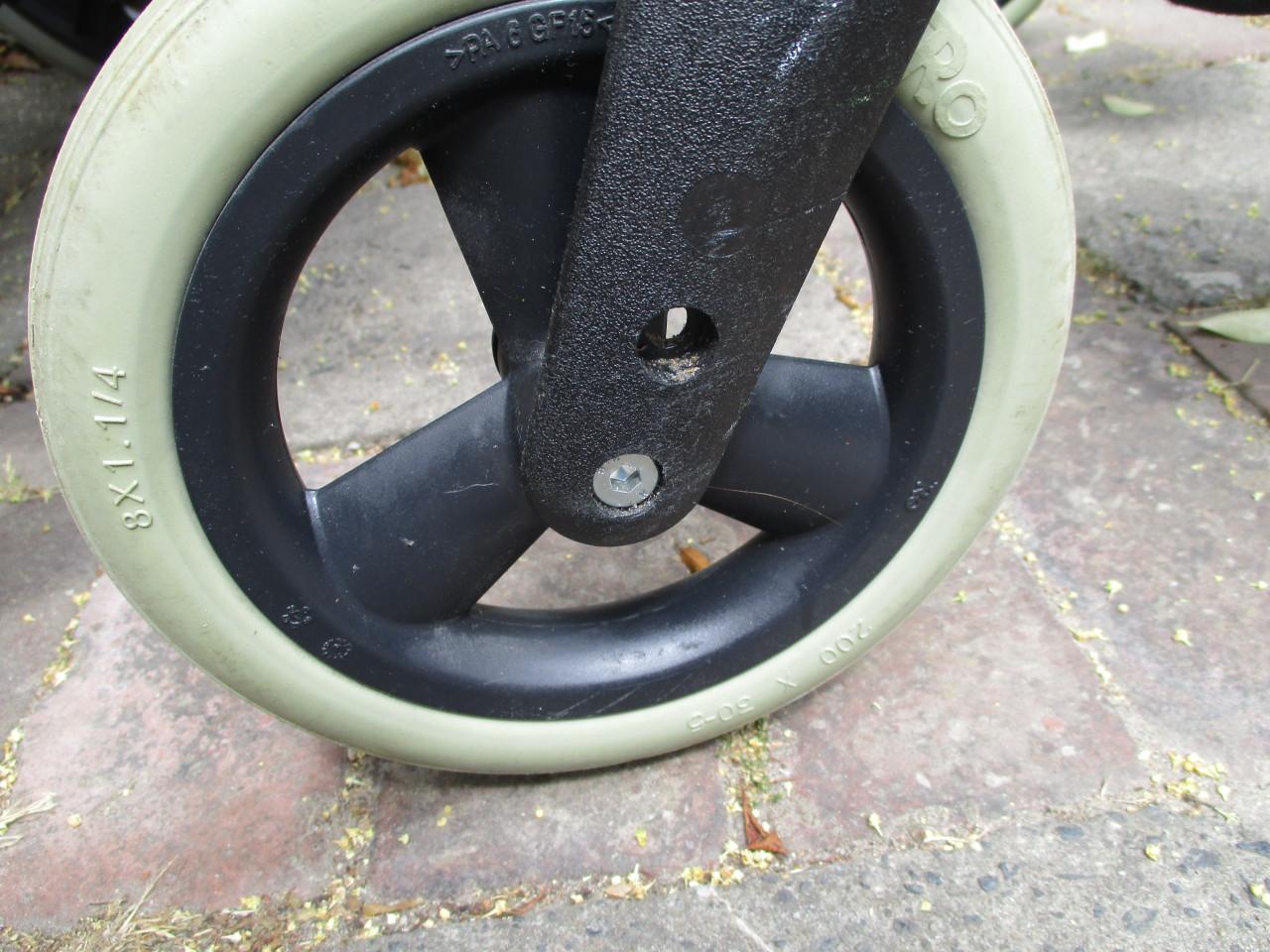 Kwaliteits rolstoel voor grotere en zwaarder personen (max 160 kg)