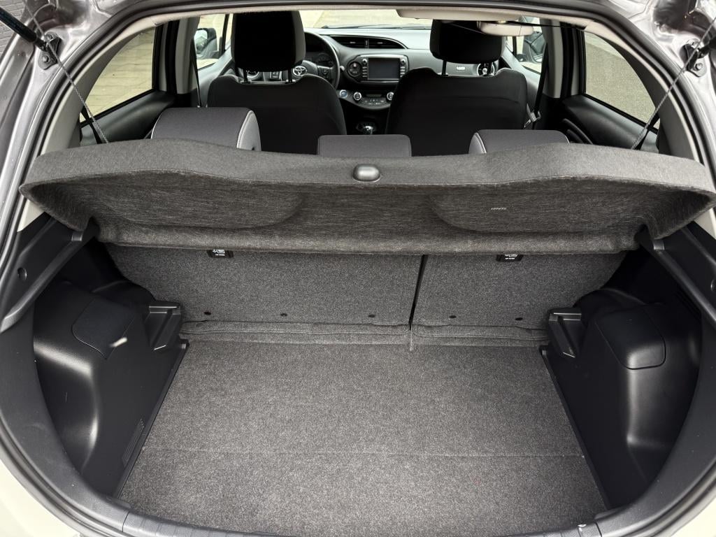 Toyota Yaris 1.5 hybrid - luxe y20 uitvoering - parelmoer wit -