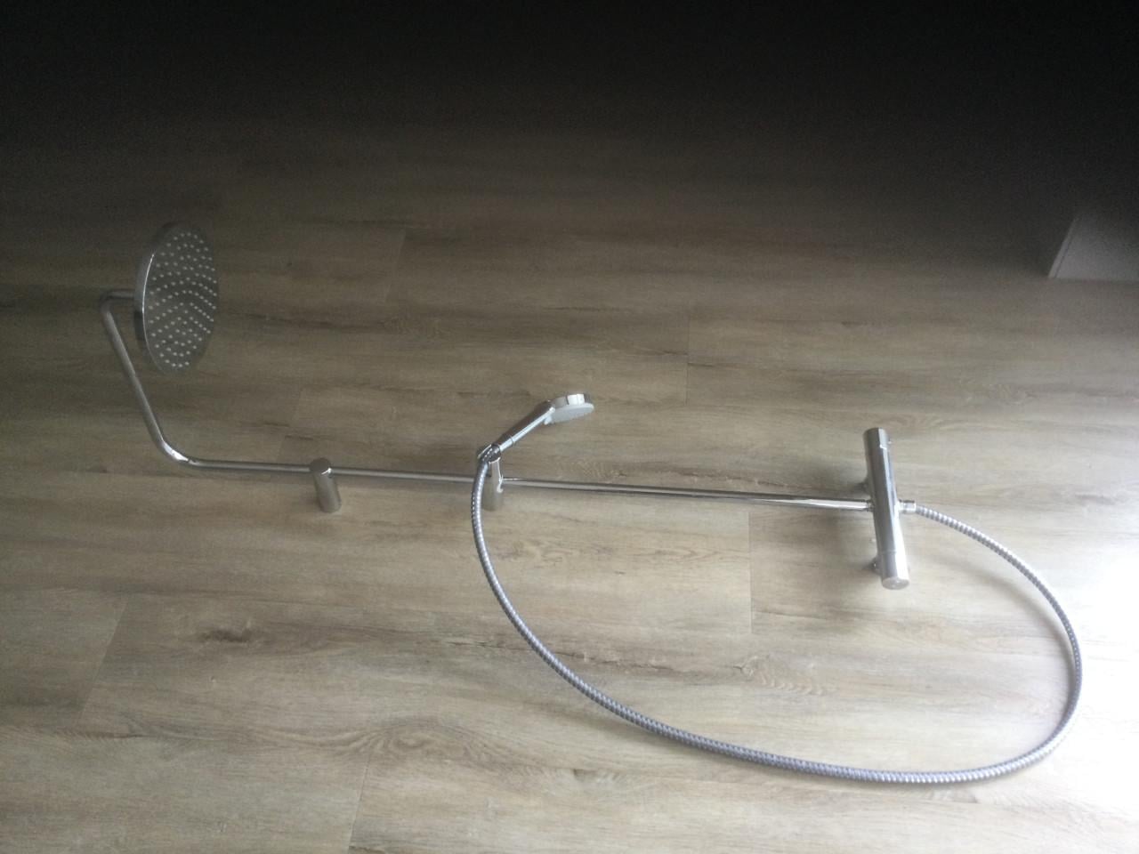 Regendouche met mengkraan en handdouche
