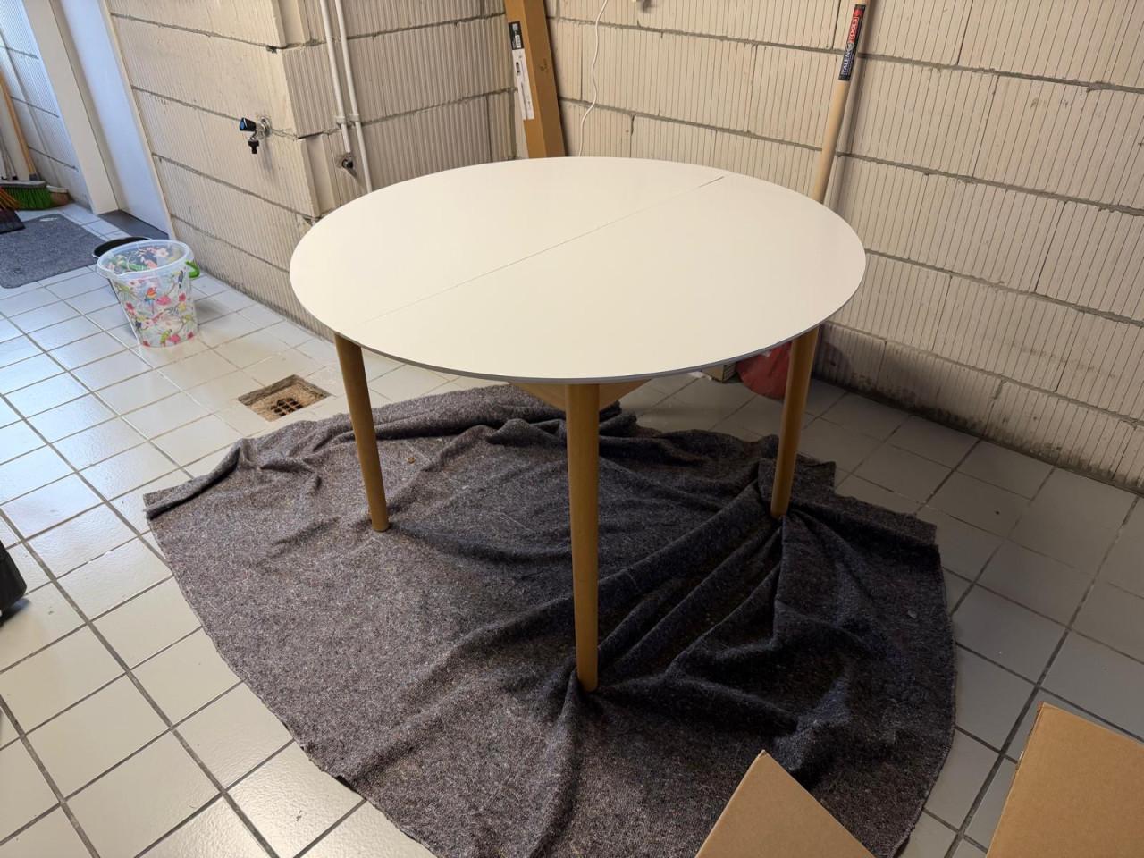 Ronde witte tafel uitschuifbaar