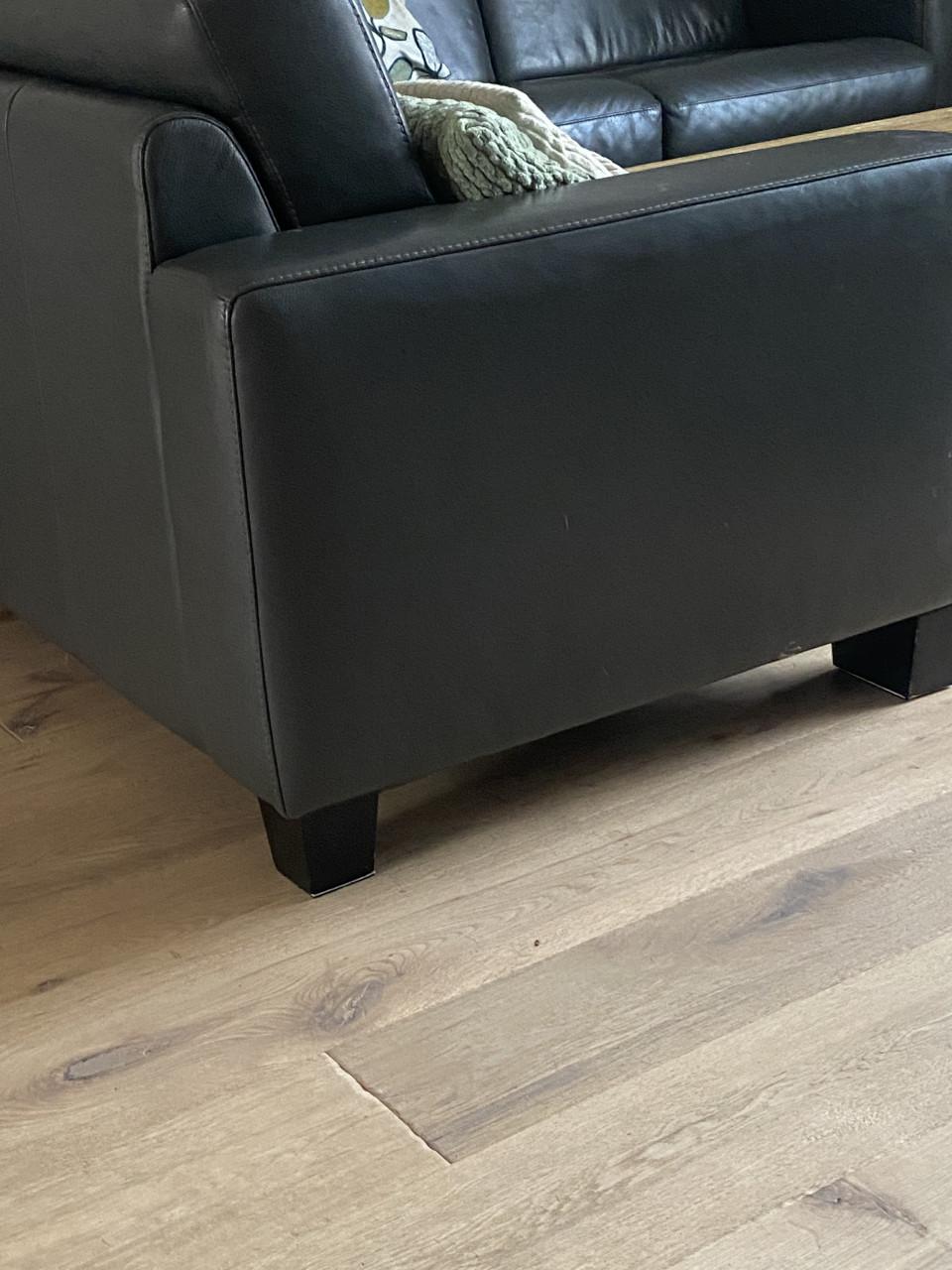 Bank-leer-donkergrijs-2 persoons