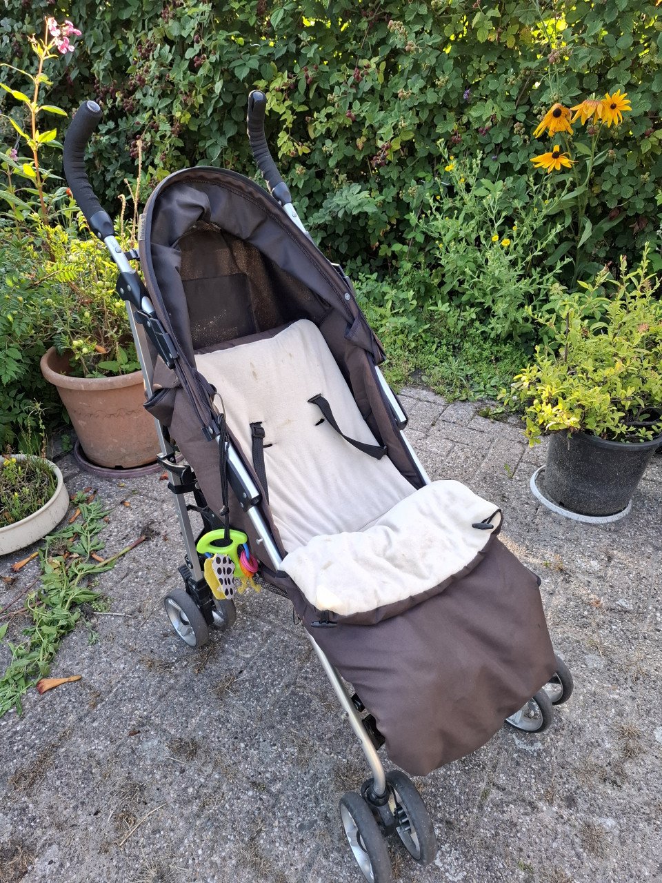 Wandelwagen, merk Prénatale  kleur zwart/ Bruin. Sterke wagen.