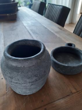 Bloempotje en waxinelichthouder.