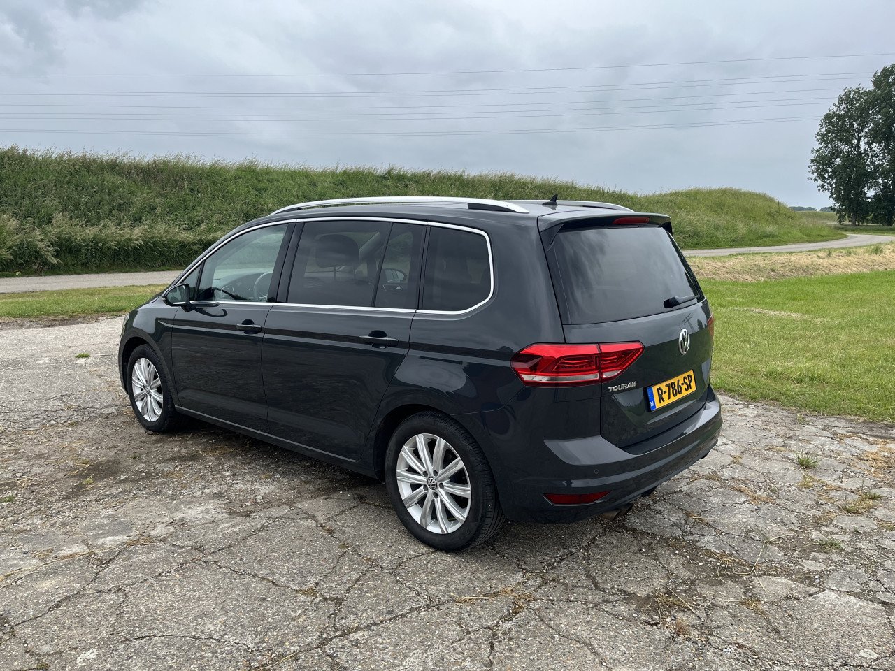 Volkswagen Touran 1.4 TSI 110KW/150PK 7-DSG 2015 Grijs