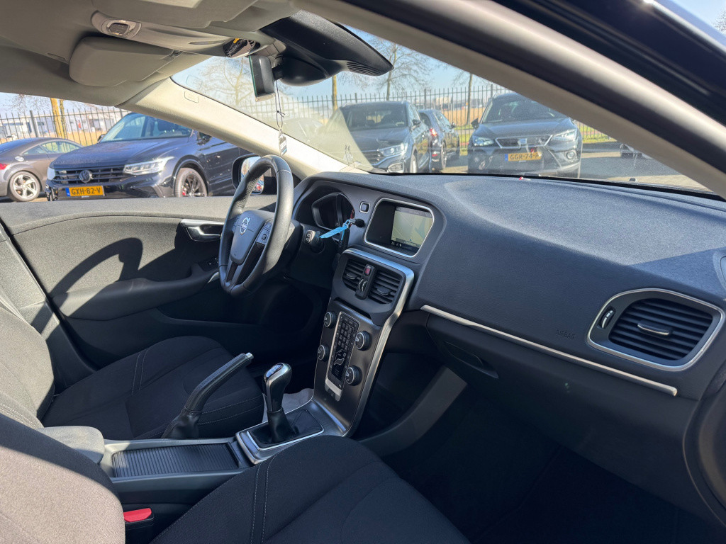 Volvo V40 2.0 t2 you! * cruise control * stoelverwarming * navigatie