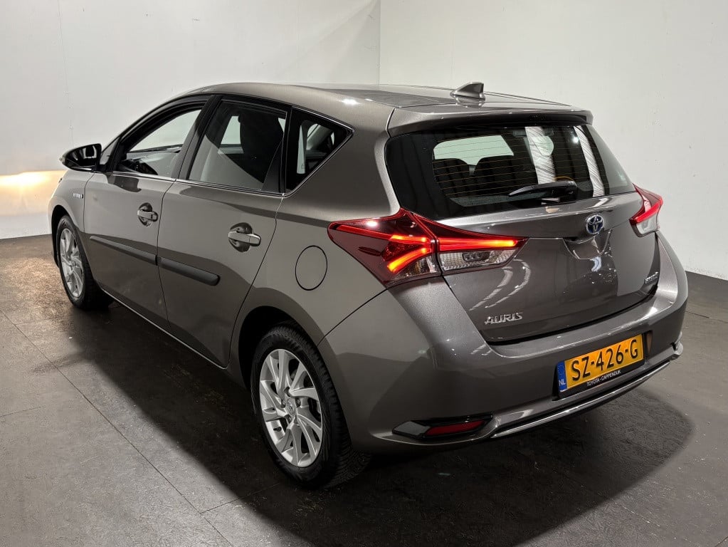 Toyota Auris 1.8 hybrid energy.