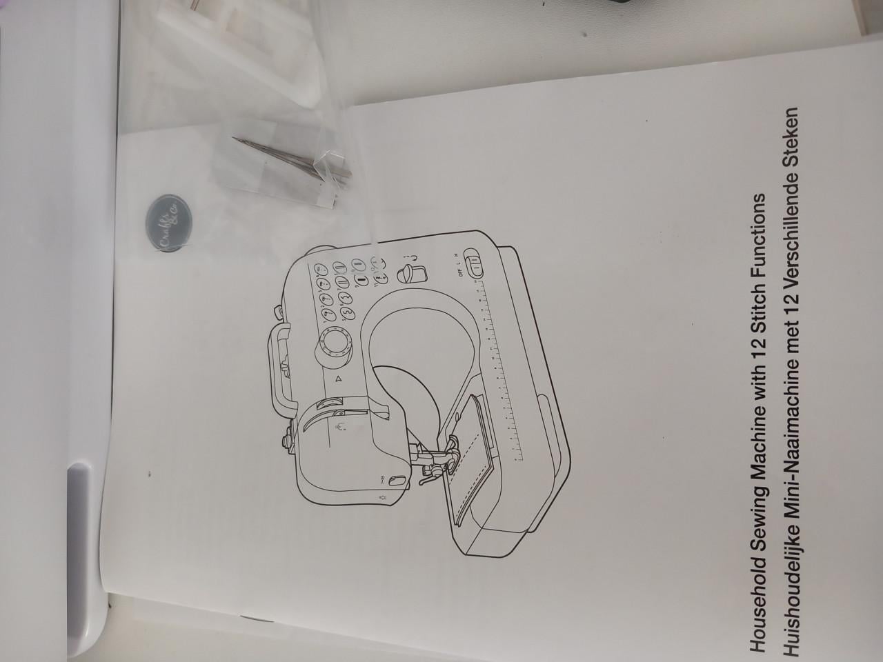 Kleine naaimachine +naaiset