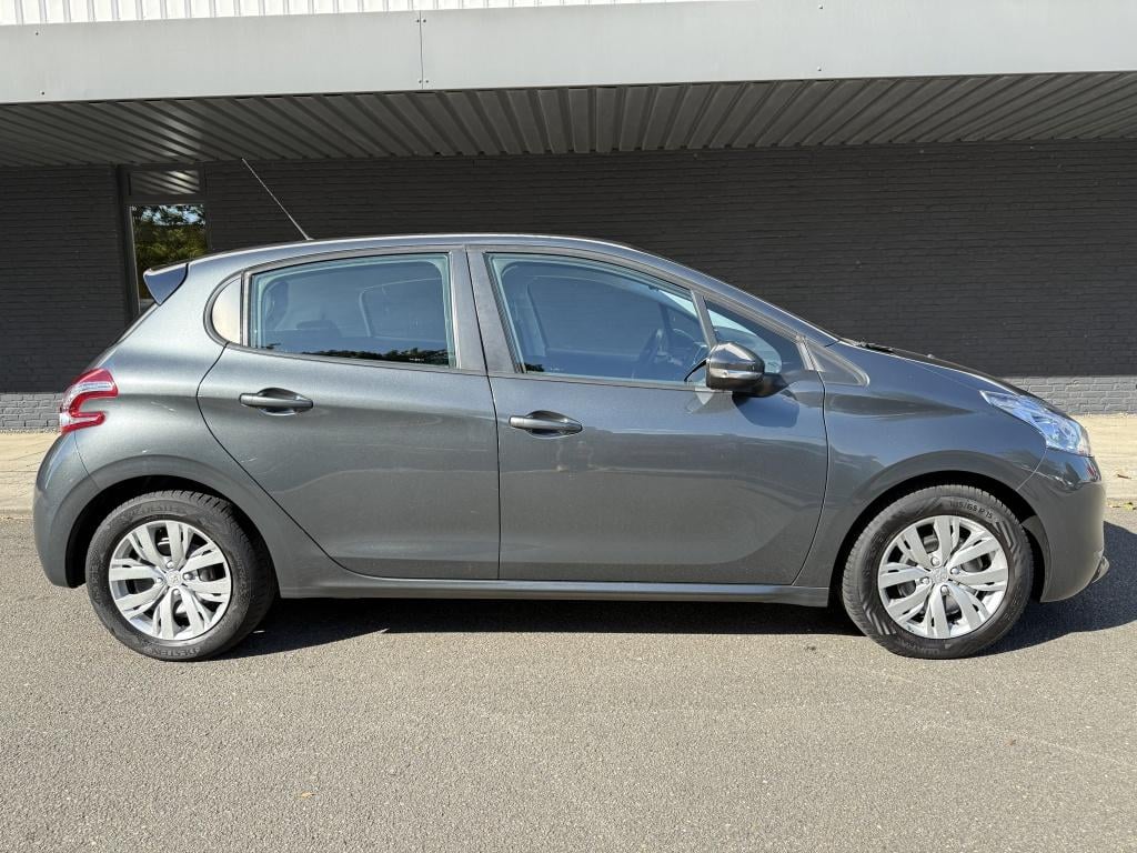 Peugeot 208 1.2 vti active // schermradio //