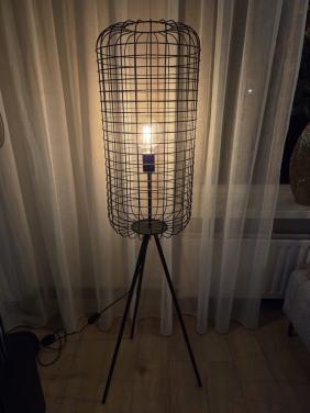 Draadlamp hg, 143 cm met samrtlamp, 1 poot verlijmd